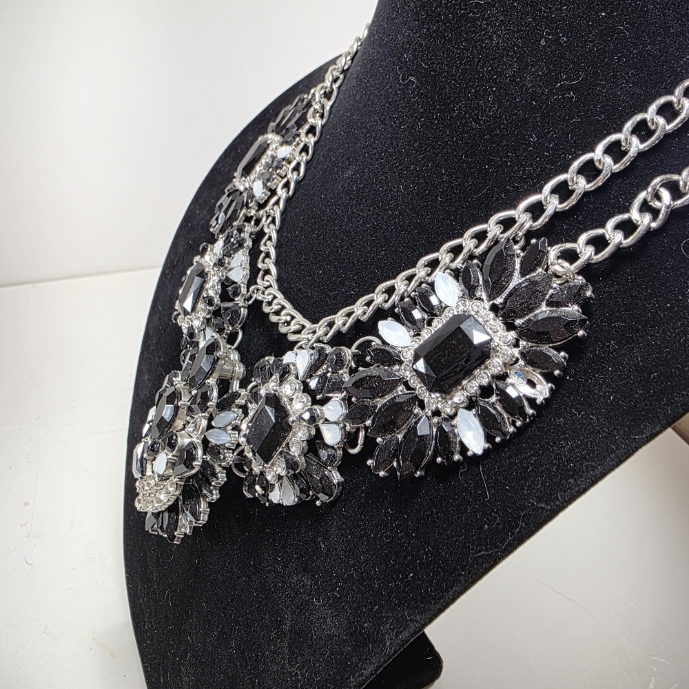 Elegant Black and Silver Statement Necklace - Picture 5 of 6